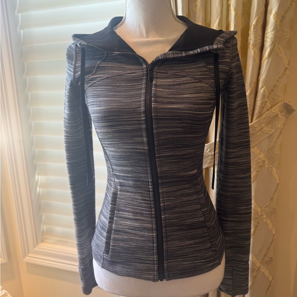 Lululemon Defined Hoodie - Picture 5 of 16